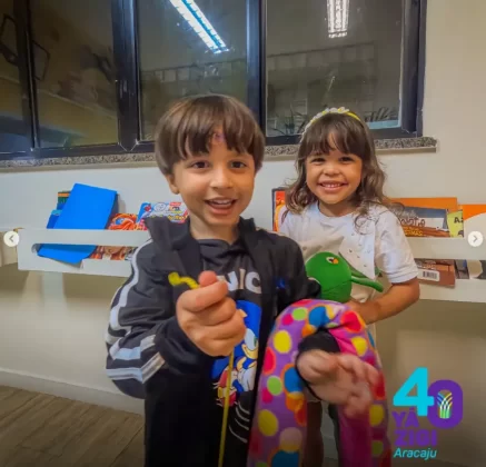 A escola Yázigi possui cursos para crianças, adolescentes e adultos.